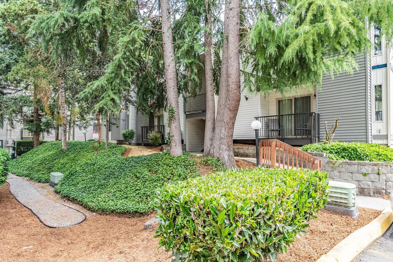 Greenlake Oasis: Cozy Apartment with Wi-Fi and Patio Seattle Exterior photo