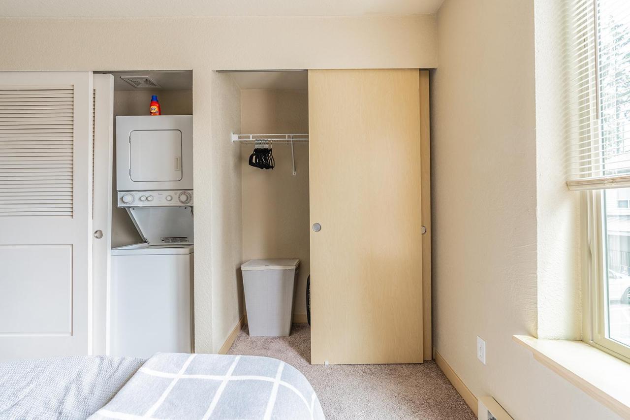 Greenlake Oasis: Cozy Apartment with Wi-Fi and Patio Seattle Exterior photo